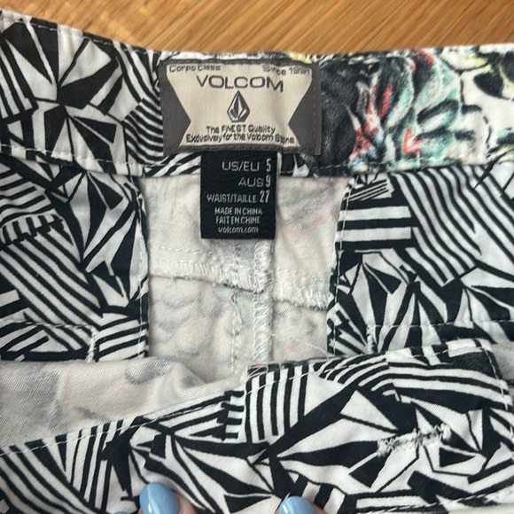 Floral Volcom Shorts - Picture 3 of 3